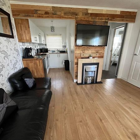 Signature, Scratby - Two Bed Chalet, Sleeps 7, Free Wi-Fi, Bed Linen And Towels Included, Pets Welcome And Onsite Entertainment Available Εξωτερικό φωτογραφία