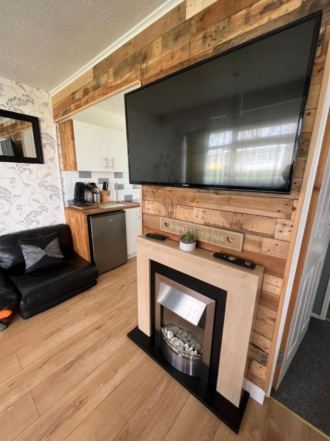 Signature, Scratby - Two Bed Chalet, Sleeps 7, Free Wi-Fi, Bed Linen And Towels Included, Pets Welcome And Onsite Entertainment Available Εξωτερικό φωτογραφία