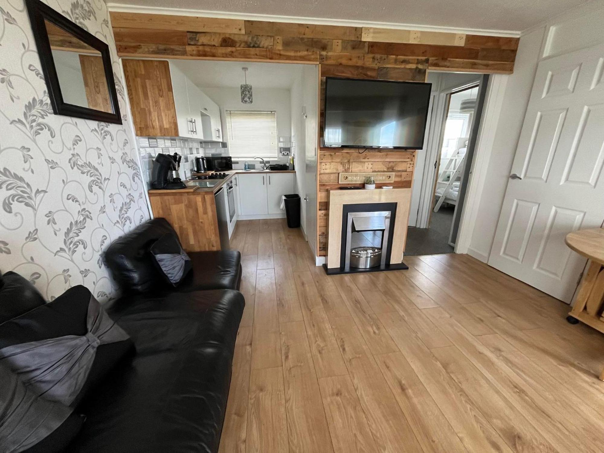 Signature, Scratby - Two Bed Chalet, Sleeps 7, Free Wi-Fi, Bed Linen And Towels Included, Pets Welcome And Onsite Entertainment Available Εξωτερικό φωτογραφία