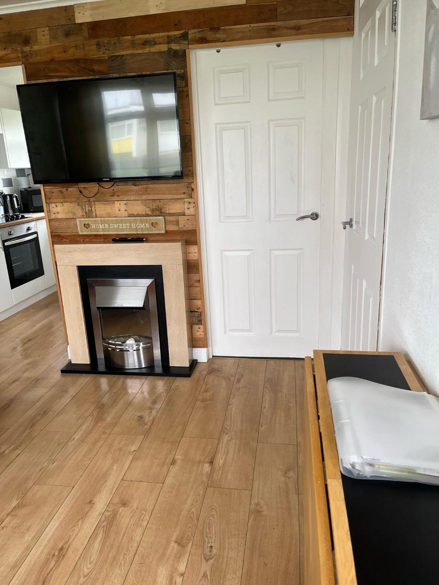 Signature, Scratby - Two Bed Chalet, Sleeps 7, Free Wi-Fi, Bed Linen And Towels Included, Pets Welcome And Onsite Entertainment Available Εξωτερικό φωτογραφία